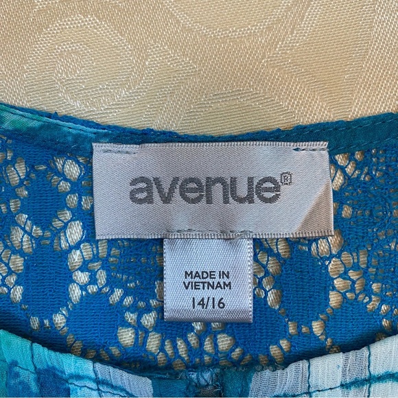 Avenue 14/16 Vibrant Blue Abstract print Blouse Top Women's Lace Accent EUC - Picture 5 of 12